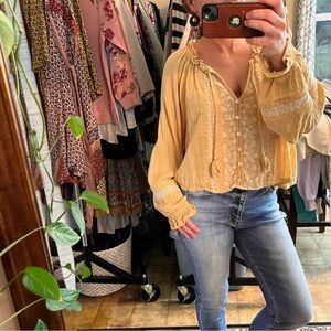 American Eagle Sz XL Embroidered & cropped Peasant top